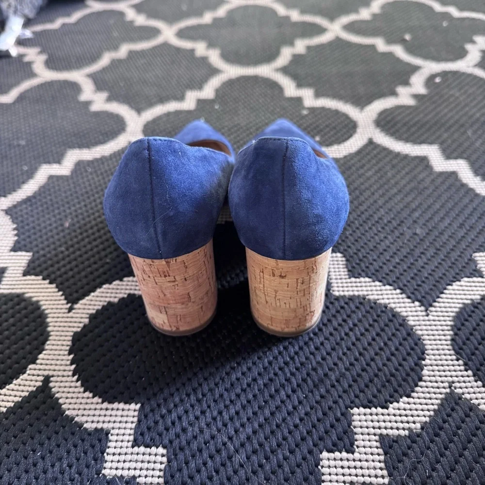Pour La Victoire Navy Suede Block Heels